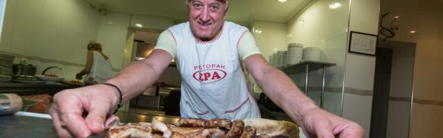 Era Ojdanić SLAVI PUNOLETSTVO UNUKA Andrije,  NOVČANICE LETE sa svih strana, ponosni deda samo što ne zaplače: "LJUBI GA DEDA!"