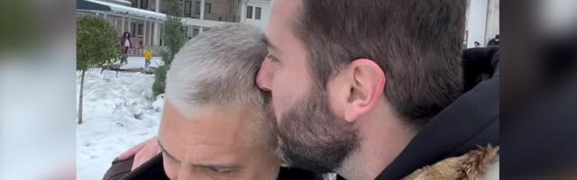 POSTAO DEO PORODICE! Čeda Jovanović decom i Aleksandrom Kosom slavi Božić, svi čoporativno pozirali zajedno (FOTO)