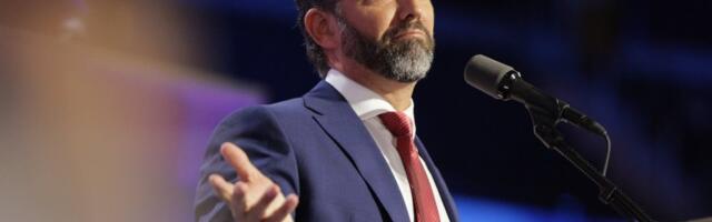 Trampov sin stigao u Banjaluku, na aerodromu ga dočekao Igor Dodik