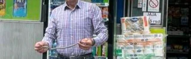 Užički lovac na zmije u prvoj intervenciji ove godine: Na dan Svetog Jeremije uhvatio smukulju u Rosuljama (FOTO)
