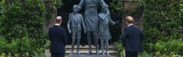 Mama bi bila ponosna: topli susret prinčeva Vilijama i Harija na otvaranju spomenika princezi Dajani