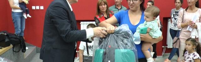 Čajetina: Podeljeno 60 auto sedišta za decu