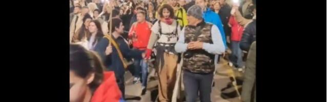 Scene za ISTORIJU: Studenti iz Beograda stigli u NS (VIDEO)