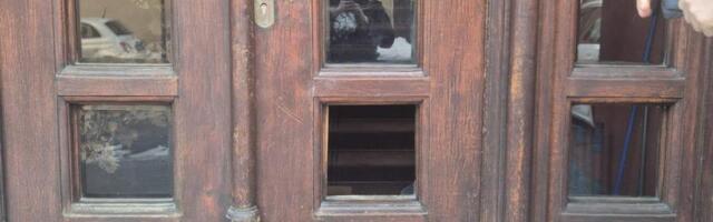 POLUPALA PROZORE PATRIJARŠIJE U BEOGRADU! Žena (35) osumnjičena za uništavanje tuđih stvari: Oglasio se MUP (FOTO)