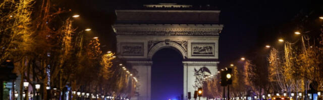 Човек наоружан ножем претио полицајцу у Паризу