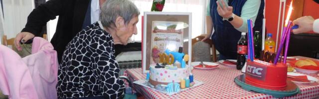 TREBA ŽIVETI I UŽIVATI, SA ŠTO MANJE SEKIRACIJE! Vukosava Vujanac, najstarija Malozvorničanka, napunila 100 godina