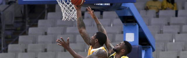 "ŠALJITE UGOVOR!" Amerikanac se otvoreno nudi Partizanu i to preko NAVIJAČA!