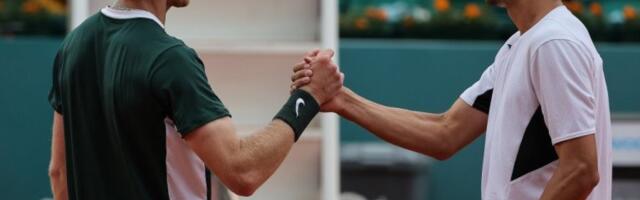 VELIKA PRETNJA ZA NOVAKA: Rus grabi ka finalu, velika borba sledi!