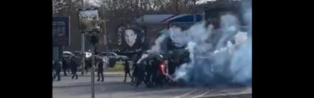 Grobari lome stolice na Marakani: Haos pre početka derbija