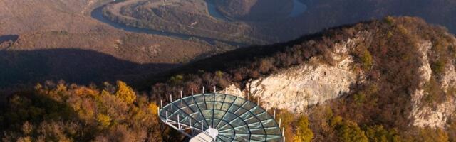 Vlast tvrdi da je vidikovac na Kablaru bezbedan, opozicija sumnja