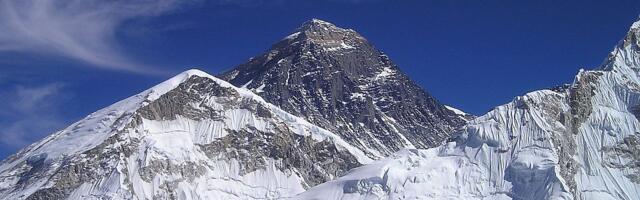 Oboren rekord: Na Mont Everest se u jednom danu popelo 274 planinara