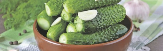 TAJNI SASTOJAK ZA NAJUKUSNIJU SALATU OD KRASTAVCA! Celog leta ćete je praviti ovako!