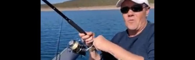 BORBA JE TRAJALA 15 MINUTA I BILA JE ŽESTOKA: Pogledajte šta je ribolobac iz Trebinja upecao u Bilećkom jezeru (VIDEO)
