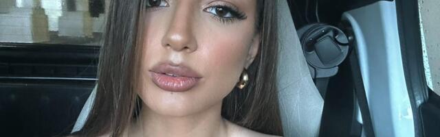 U novogodišnjoj euforiji: Ovako je Jovana Tomić okitila jelku! FOTO