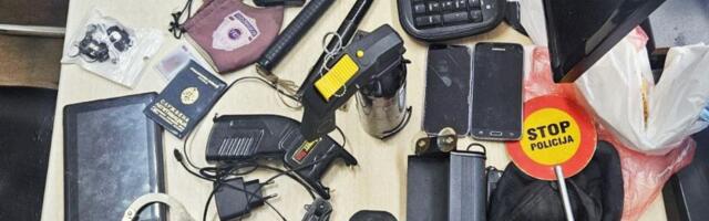 Vozio drogiran u Jakovu: U kolima pronađena policijska oprema i kačket sa oznakom "UKP"