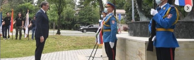"Vučiću, sram te bilo, dok su junaci ginuli, ti si se useljavao u državni stan"