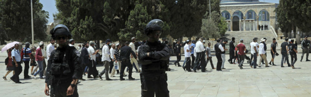 NEMA MIRA U JERUSALIMU: Novi sukobi Palestinaca i izraelske policije kod džamije Al Aksa! Letele kamenice i gumeni meci! VIDEO
