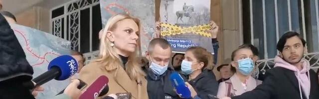 "Zbog metroa kupovaćemo vodu"! Prostest ispred Skupštine