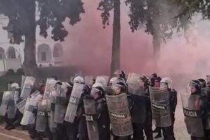 Протест опозиције у Тирани, Бериша и Мета позвали на револуционарни протест против Раме