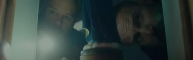 Matt Damon i Ben Affleck u filmu The Rip