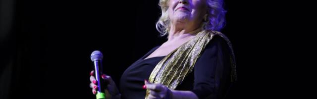 (FOTO) EVO KO JE SVE OD POZNATIH DOŠAO NA KONCERT SNEŽANE ĐURIŠIĆ: On sa ženom koja se ne pojavljuje u javnosti, pevačica ko devojčica, a tek nju da vidite