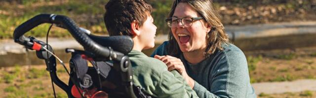 Evo šta podrazumeva novi zakon roditelj-negovatelj: Briga o deci sa oštećenima od sada i na državi - ovo su benefiti za porodice