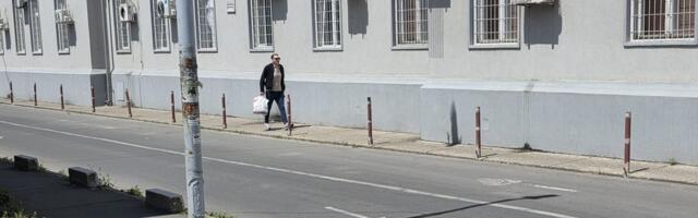 SVI ZABRINUTI NAKON PRIZORA ISPRED "LAZE LAZAREVIĆ" Kasper danima ovo nosi u rukama, Mina VEĆ DVE NEDELJE NA LEČENJU! (VIDEO)