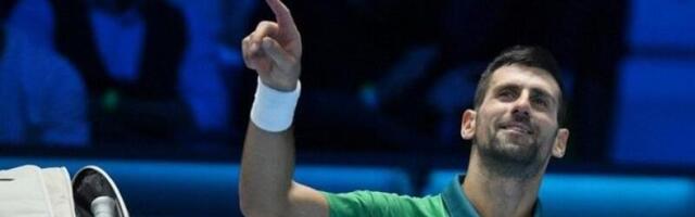 Oni zvižde, Novak diriguje i uživa! Raspametio je Britanca!