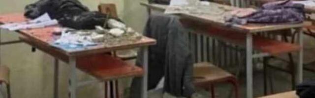 Gimnazija Leskovac: Zbog obilnih kiša i starosti objekta, došlo je do popuštanja hidroizolacije na ravnom delu krova