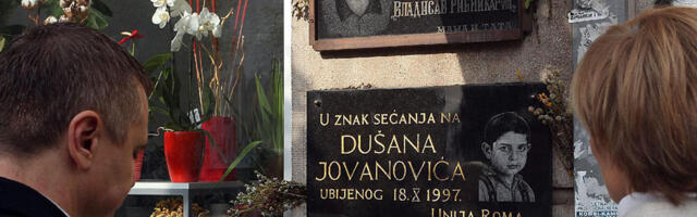 „Nije vandalizam već rasizam“: Udruženje Opre Roma Srbija o skrnavljenju spomen-table ubijenom dečaku