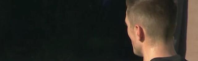 Haos u nemačkom fudbalu: Navijači preskočili ogradu i počupali kablove VAR sistema, sudija gledao crni ekran i "svirao" penal /VIDEO/