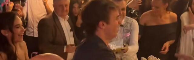 Mili proslavio sinu punoletstvo! Slavljenik prskao goste šampanjcem, torta na 3 sprata, a igračice kao iz Ria