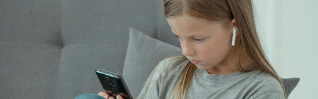 Британија ограничава коришћења друштвених мрежа за млађе од 16 година