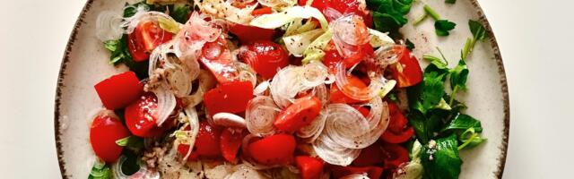 Hrskave salate više nisu dosadne – ovo su kombinacije koje trenutno viđamo svuda