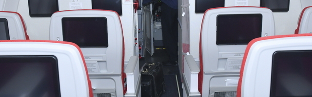 Ovako se šire kapljice jednog kašlja i može se inficirati ceo avion (VIDEO)