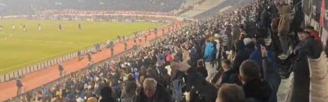 Grobari: "Vučiću, pederu! Uprava, napolje!" (VIDEO)