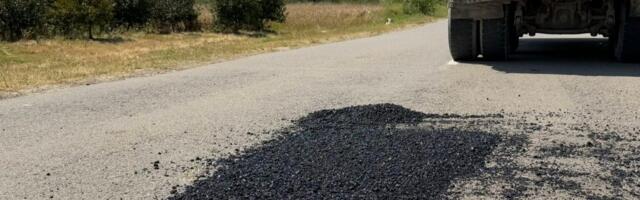 Počela sanacija rupa na putu Gornja Jajina-Radonjica