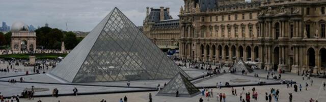 Detalji FILMSKE PLJAČKE: Lopovi došli skuterima do Luvra, izvadili MOTORNE TESTERE, pa ispraznili vitrine