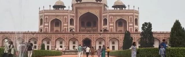 VIDEO: Klimatske promene i zagađenje uništavaju drevne spomenike u Indiji