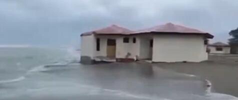 MORE ODNOSI SIMBOL ADE BOJANE! Stravično nevreme pogodilo biser Crne Gore, talasi izazvali ogromnu  štetu, građani besni! Nije pošteđen ni Nikšić! (VIDEO)