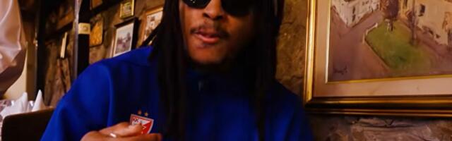 Moneke otišao u tradicionalni restoran i probao srpsku hranu i rakiju, njegova reakcija na prebranac je hit