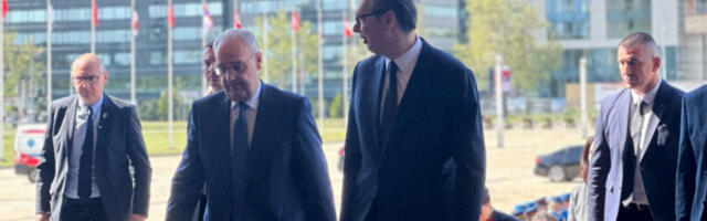 Вучић дочекао председника Швајцарске уз највише почасти, у току састанак