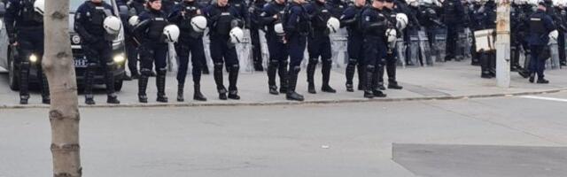 UHAPŠENO 29 NAVIJAČA DO POČETKA DERBIJA! Droga, pirotehnika, noževi...