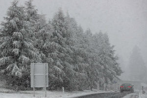 Пао снег у Аустрији и Италији,  у Хрватској падао град