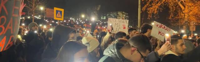 Studenti krenuli ka Opštini, nakon protestnog okupljanja ispred Pravnog