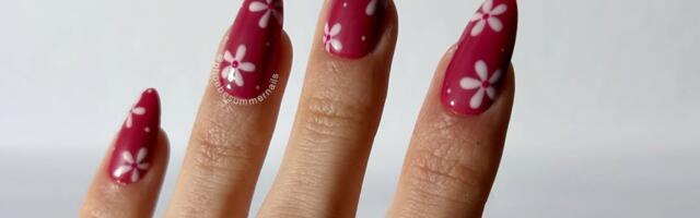 Najlepši nail art dizajni u bobičastim nijansama