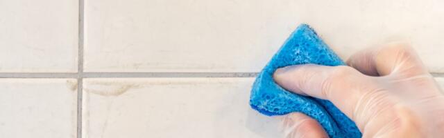 Kupatilo će zasijati: Napravite moćno domaće sredstvo od 3 sastojka koja imate kod kuće