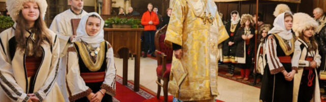 Деца из Румуније на Литургији у Сентандреји