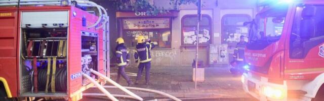 Drama na Vračaru: Automobil propao u garažni lift, zaglavljene dve osobe!