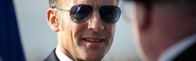 Makron sa naočarama i "crvenim okom" zapalio mreže: Od Davosa do Top Gana